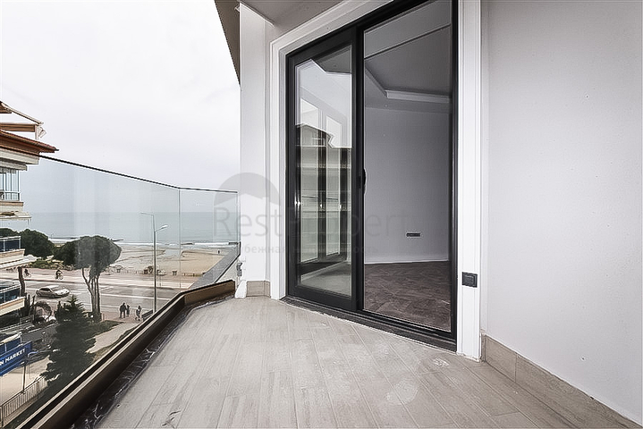 Apartment with sea view on the first coastline