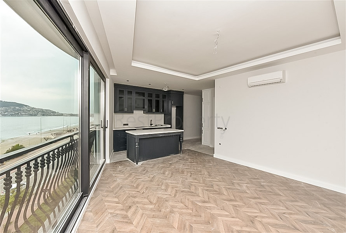 One bedroom apartment in the center of Alanya with panoramic sea views