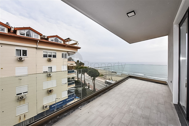 One bedroom apartment in the center of Alanya with panoramic sea views