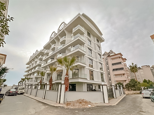 One bedroom apartment in the center of Alanya with panoramic sea views