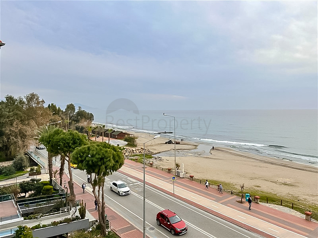One bedroom apartment in the center of Alanya with panoramic sea views