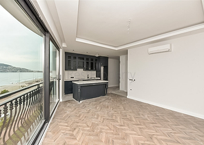 One bedroom apartment in the center of Alanya with panoramic sea views