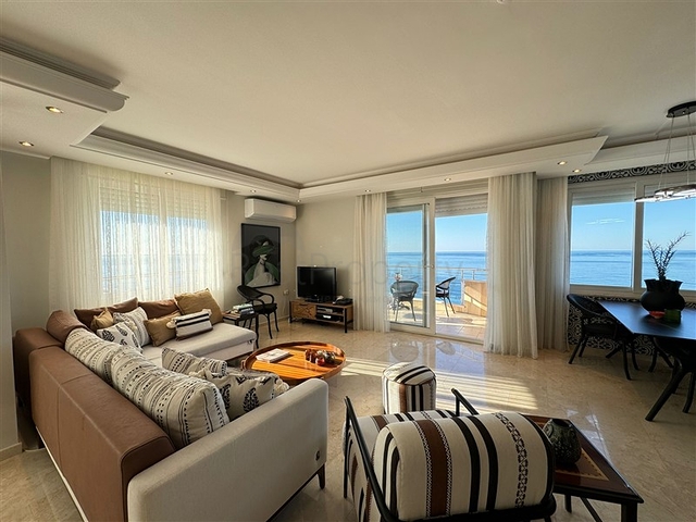 Spacious 3+1 penthouse with panoramic sea views