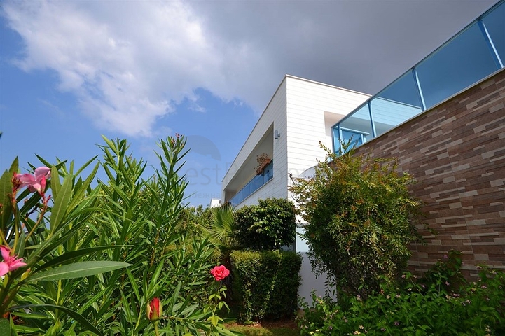 Furnished 3+1 villa in Kargicak area