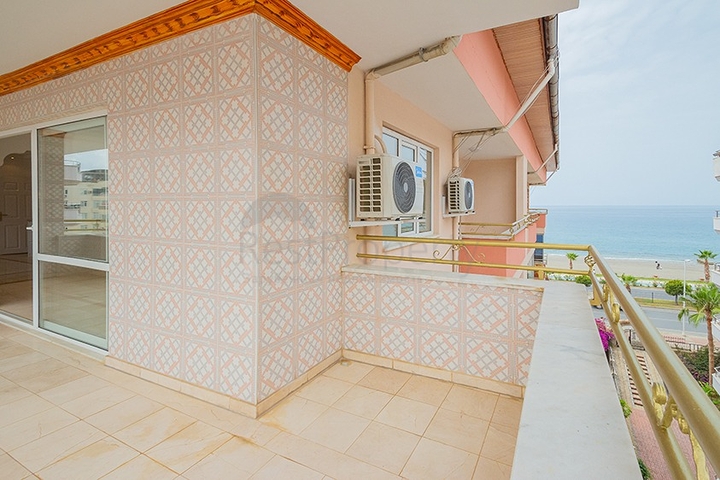 4+2 penthouse on the first coastline