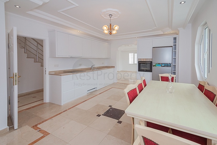 4+2 penthouse on the first coastline