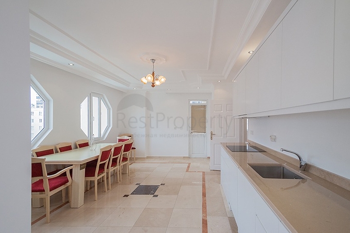 4+2 penthouse on the first coastline