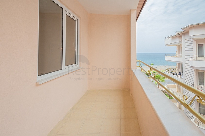 4+2 penthouse on the first coastline