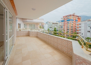 4+2 penthouse on the first coastline