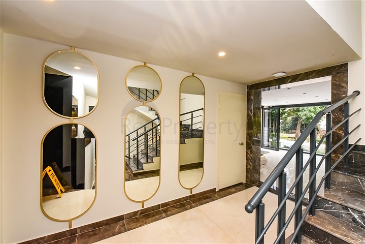 2+1 penthouse in a new complex just 400 m from the sea in the center of Alanya 