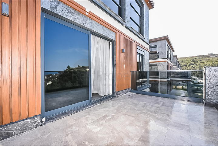 Private 4+1 villa in an elite gated community