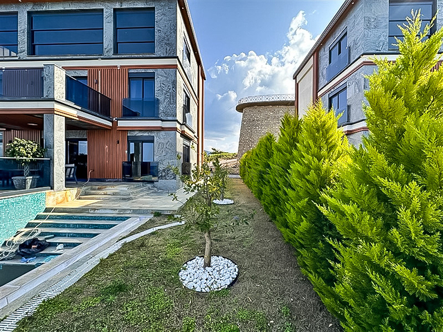 Private 4+1 villa in an elite gated community