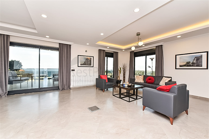 Private 4+1 villa in an elite gated community