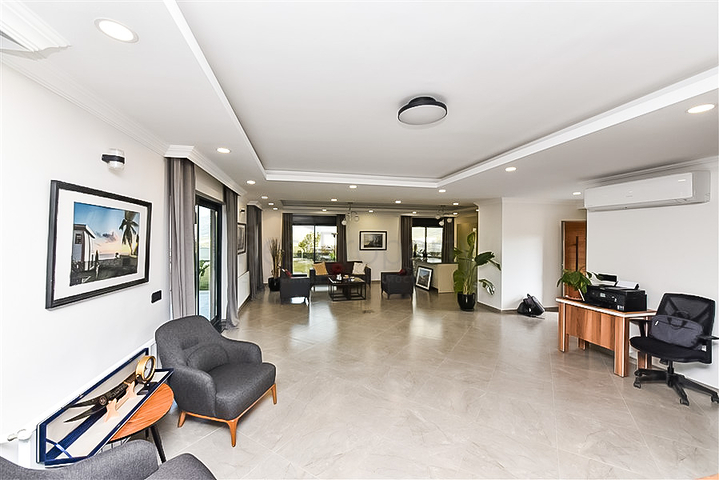 Private 4+1 villa in an elite gated community