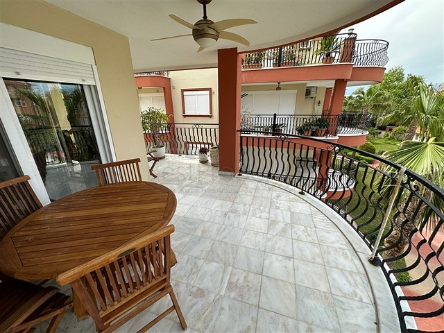 4+1 riverfront penthouse in Kestel district