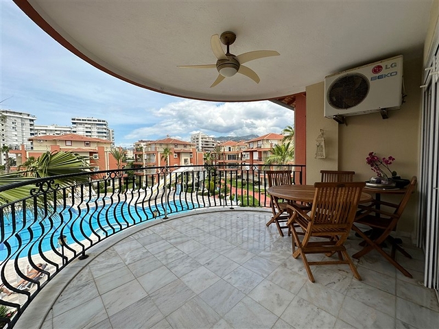 4+1 riverfront penthouse in Kestel district