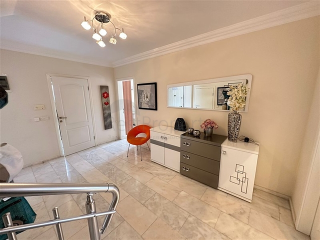 4+1 riverfront penthouse in Kestel district