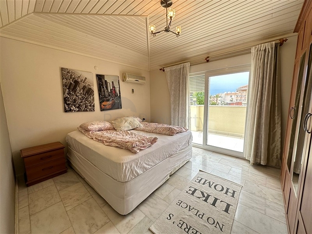 4+1 riverfront penthouse in Kestel district