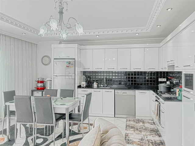 Apartment 2+1 facing the sea and mountains in the Mahmutlar area