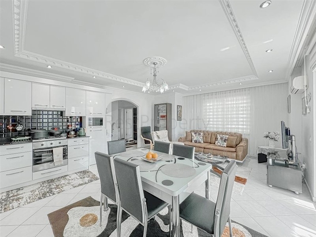 Apartment 2+1 facing the sea and mountains in the Mahmutlar area