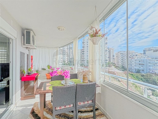 Apartment 2+1 facing the sea and mountains in the Mahmutlar area