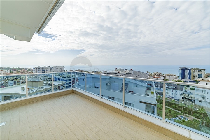 3+1 penthouse with a view of the Mediterranean Sea
