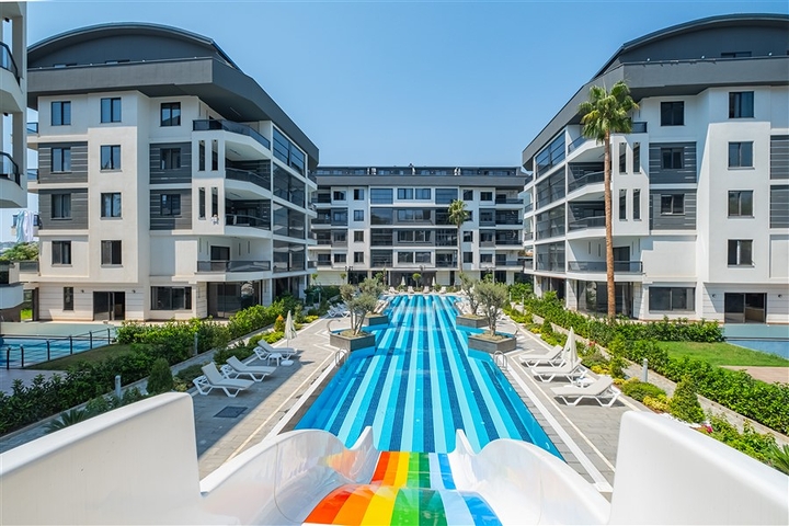 Three-bedroom penthouse with designer renovation