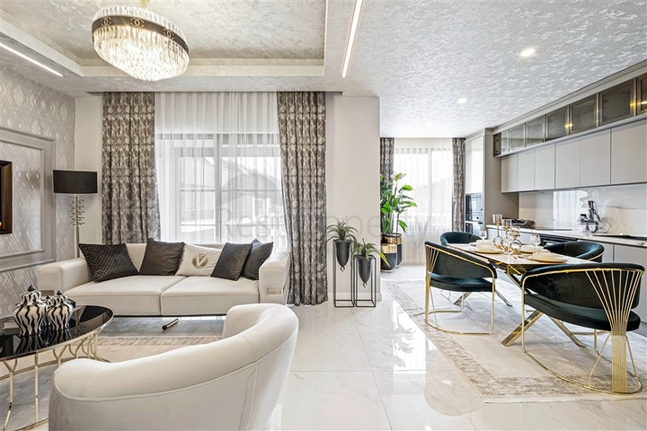 Three-bedroom penthouse with designer renovation