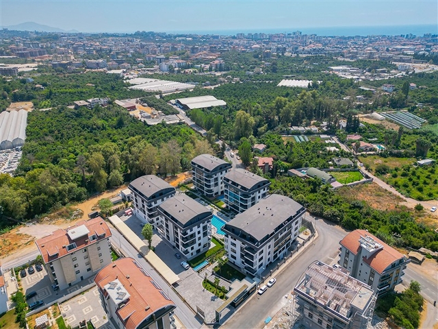 Three-bedroom penthouse with designer renovation