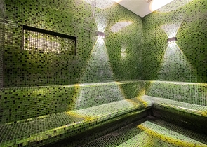 Three-bedroom penthouse with designer renovation