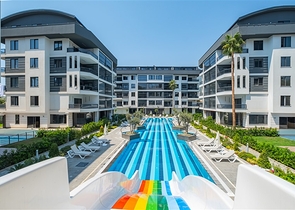 Three-bedroom penthouse with designer renovation