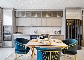 Three-bedroom penthouse with designer renovation