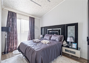 Three-bedroom penthouse with designer renovation