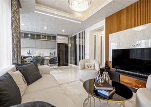 Three-bedroom penthouse with designer renovation