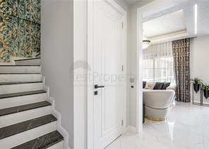 Three-bedroom penthouse with designer renovation