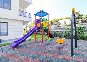 Three-bedroom penthouse with designer renovation