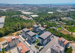 Three-bedroom penthouse with designer renovation