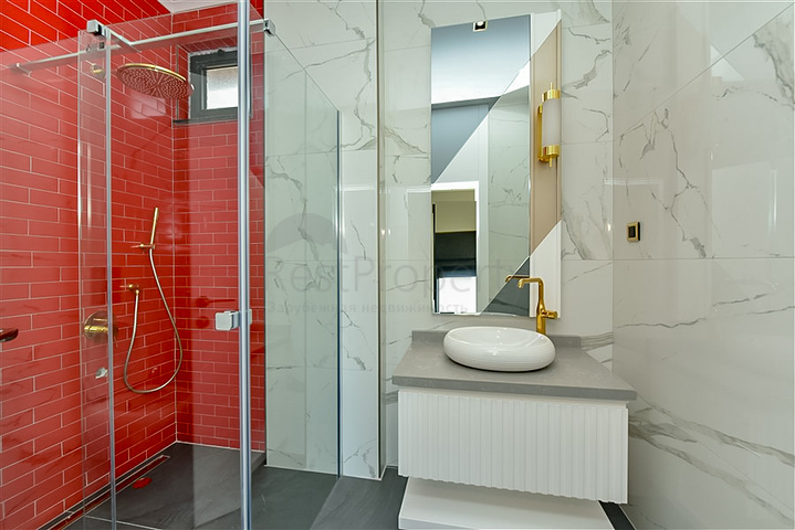 Luxury villa 4+1 in Kargicak area.