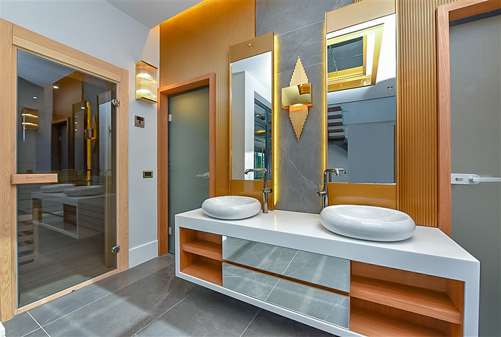 Luxury villa 4+1 in Kargicak area.