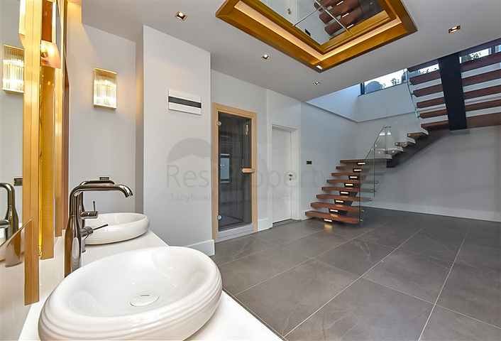 Luxury villa 4+1 in Kargicak area.