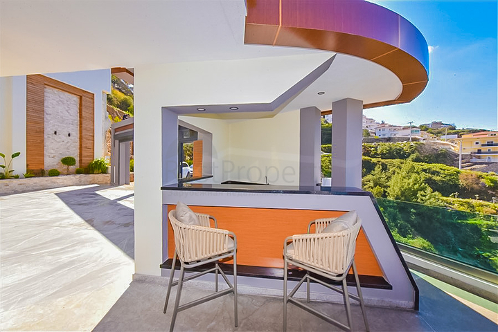 Luxury villa 4+1 in Kargicak area.