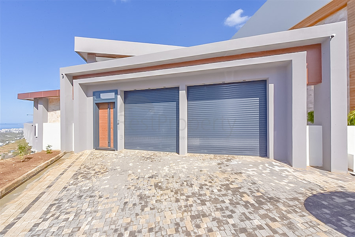 Luxury villa 4+1 in Kargicak area.