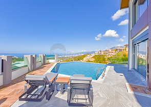 Luxury villa 4+1 in Kargicak area.