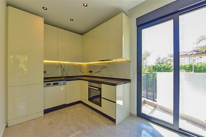 1+1 apartment in a new complex just 400 m from the sea in the center of Alanya 