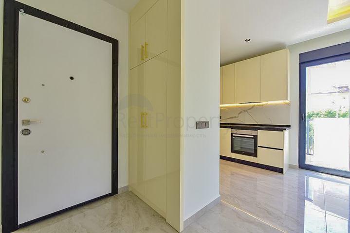 1+1 apartment in a new complex just 400 m from the sea in the center of Alanya 