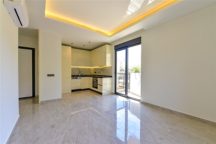 1+1 apartment in a new complex just 400 m from the sea in the center of Alanya 