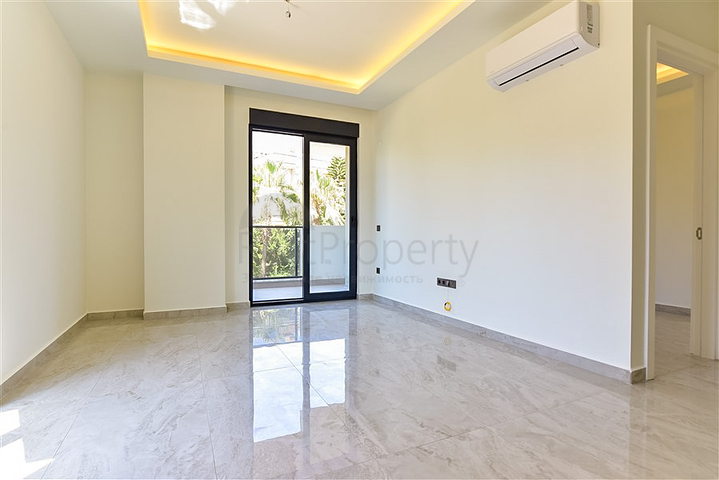 1+1 apartment in a new complex just 400 m from the sea in the center of Alanya 