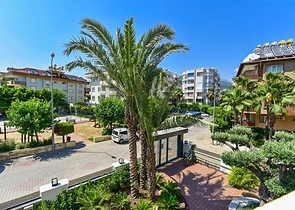 1+1 apartment in a new complex just 400 m from the sea in the center of Alanya 