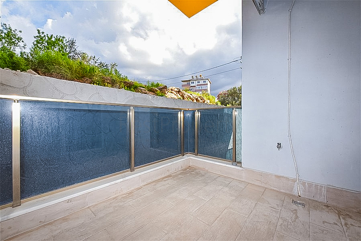 2+1 apartment for sale in Demirtas district at an attractive price 