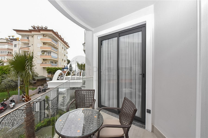 Sea View 1+1 Apartment in Beachfront Complex, Alanya